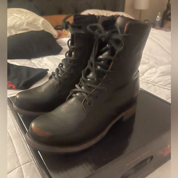 Freebird Women’s Manchester Leather Boots - Picture 4 of 6